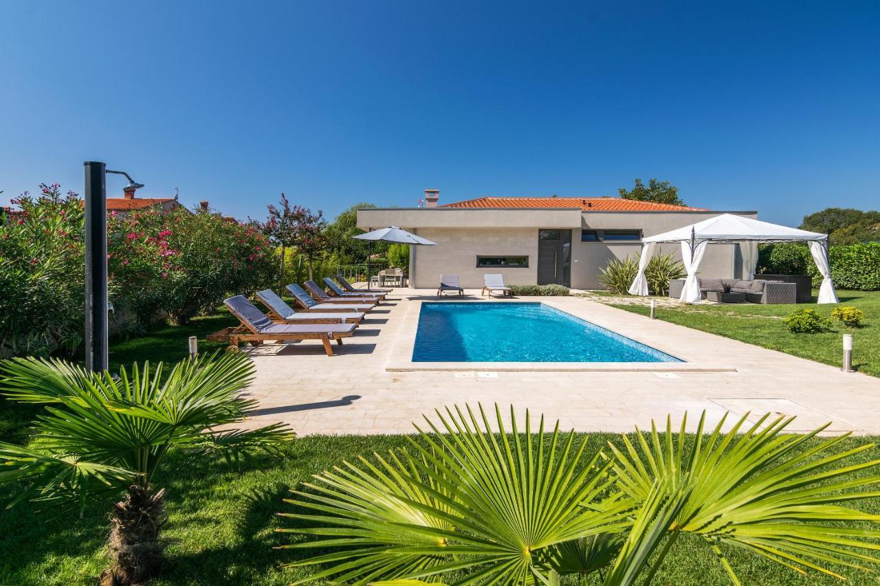 Villa Viviana Fazana Valbandon Heated Pool Exterior photo